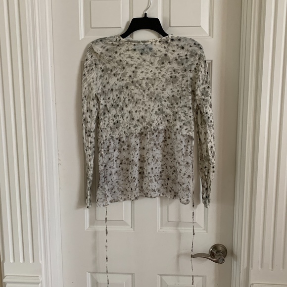 Cute Button-up Vera Wang Cardigan - Picture 6 of 6